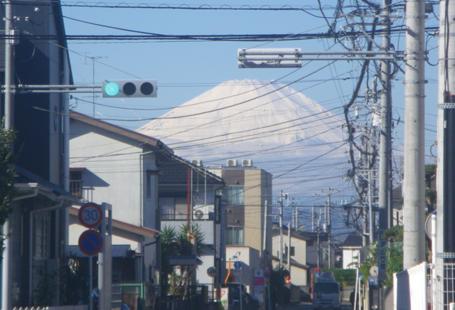 冠雪姿の富士山.png